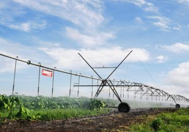 Sistema de irrigação inteligente e inversor de bomba solar