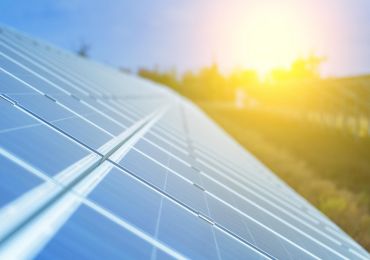 O que um inversor solar faz?
