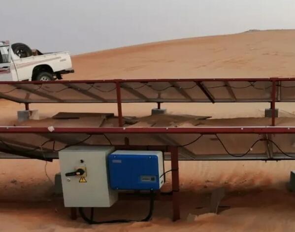 Os Emirados Árabes Unidos instalaram com sucesso um sistema híbrido no deserto que pode suportar bombeamento e fornecimento de energia