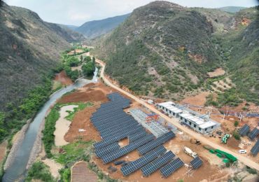 O projeto de bombeamento de água fotovoltaica Xiaojiang, na cidade de Xuanwei, província de Yunnan, foi testado e enviou água com sucesso no início de maio.
