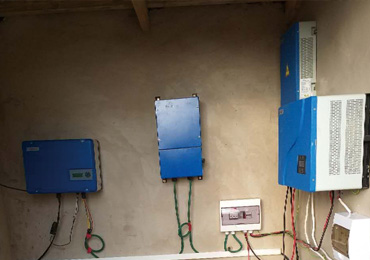Bomba solar de 5,5 kW e sistema off-grid de 1 kW em Botsuana