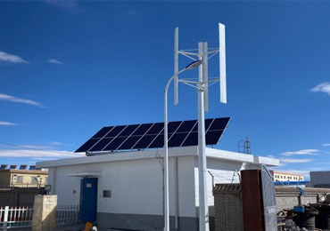 Projeto híbrido eólico-solar de 15 kVA em Qinghai