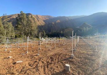 O projeto de irrigação por bombeamento de água solar de 1,2 MW no distrito de Dongchuan, Kunming, Yunnan está em pleno andamento