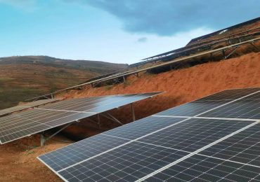Estação de bombeamento solar de nível megawatt no condado de Huidong, província de Sichuan