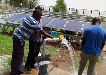 13 conjuntos de sistema de bomba solar de 1,1-7,5 kW no Sudão